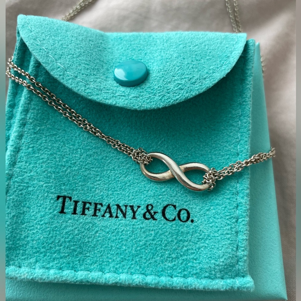 Auth. Tiffany Infinity Pendant necklace - full set